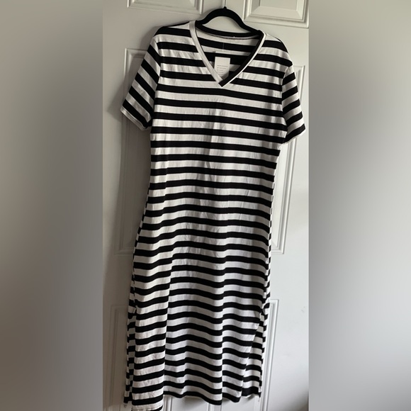 NWT Floral Blooming White & Black Stripe Side-Slit V-Neck Maxi Dress - Picture 4 of 13